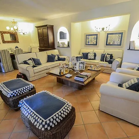 Sleeps 11 Pool Air Con Wifi