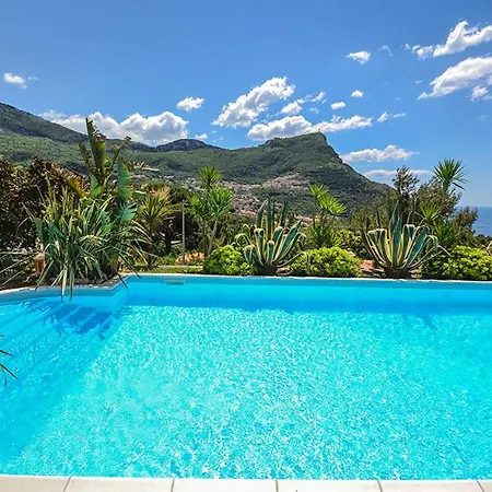 Sleeps 11 Pool Air Con Wifi